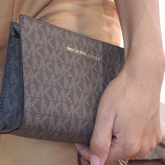 Clutch - Picture 6 of 6